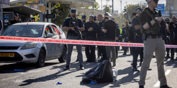 בן גביר בזירת הפיגוע בה נהרג יובל קסטלמן ע״י חייל מילואים, למרות שהרים את ידיו |צילום: חיים גולדברג, פלאש 90